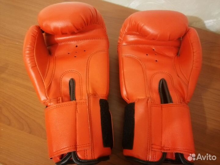 Боксерские перчатки