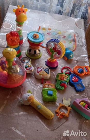 Развивающие игрушки для малышей пакетом