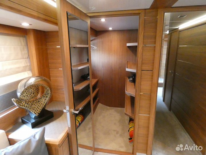 Яхта Van der Valk Continental II 2300 ALU-IPS