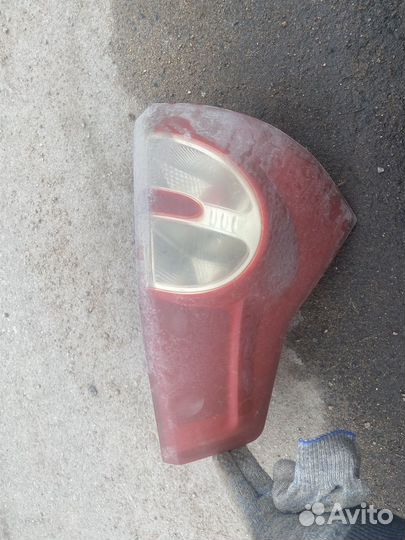 Фонарь задний левый рено сандеро 1