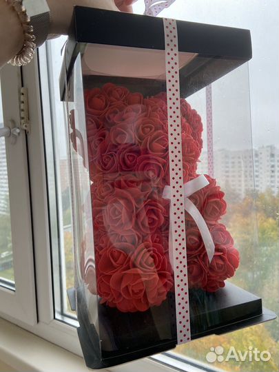 Мишка из роз в коробке подарок мишка красный