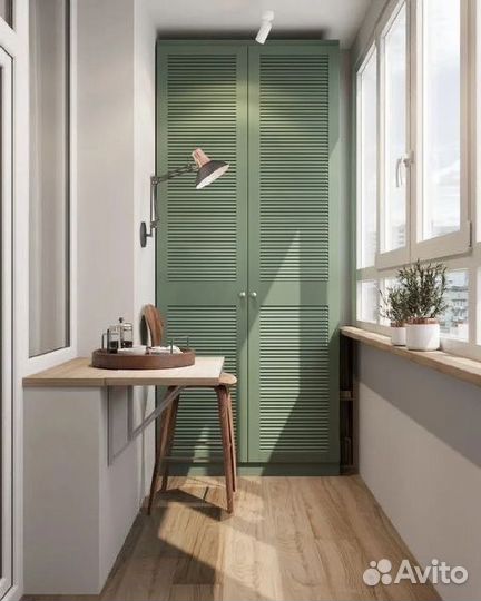 Шкаф на балкон с жалюзийнымм дверцами