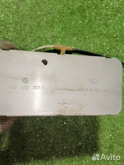 Вакуумное устройство системы центрального замка Volkswagen Passat