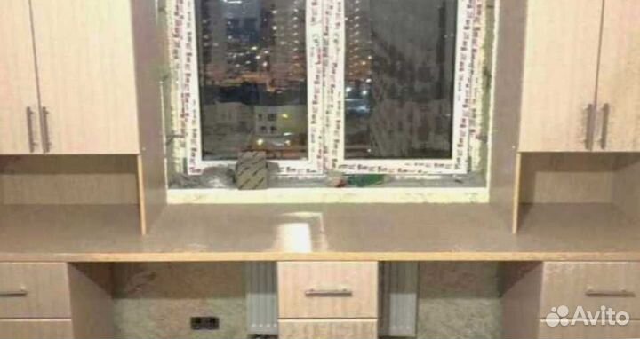 Детская рабочая зона у окна