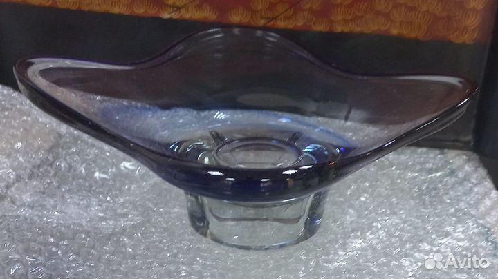 Ваза из синего стекла