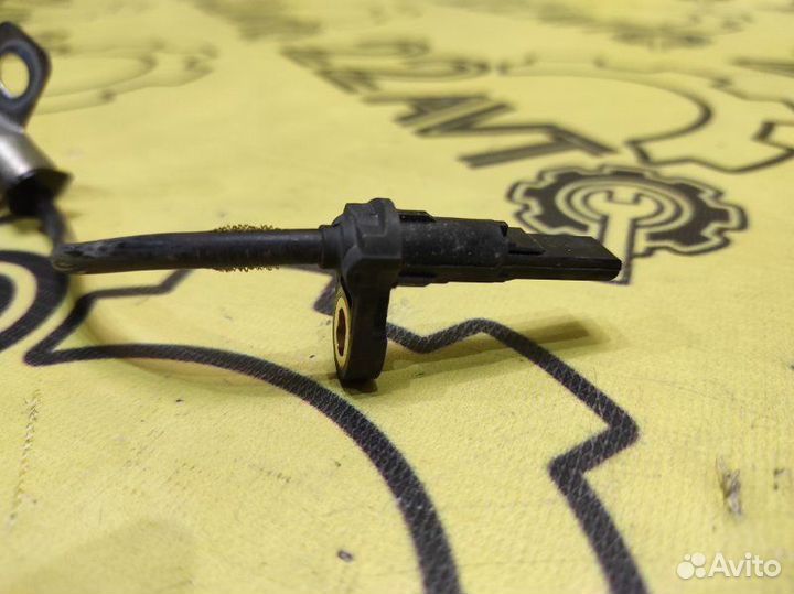 Датчик ABS задний правый Subaru Legacy BLE EZ30D