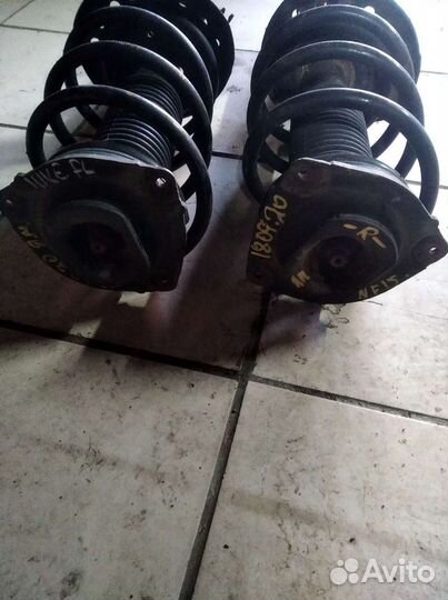 Nissan Juke стойки переднии в сборе