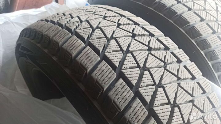Bridgestone Blizzak DM-V2 225/55 R19