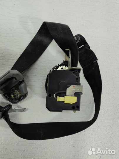 Ремень безопасности передний правый Toyota Avensis