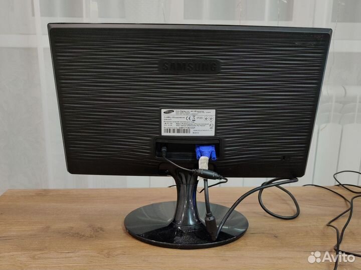 Монитор широкоформатный 19 дюймов