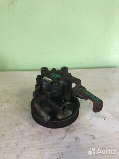 Насос гидроусилителя Toyota Matrix 1ZZ-FE 2003Г.в