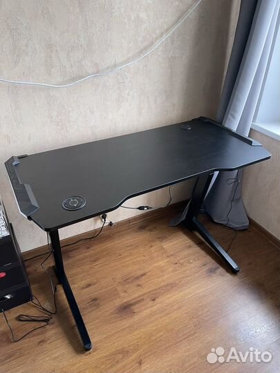 Компьютерный стол с электроприводом