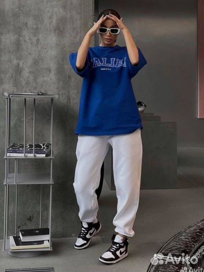 Женский спортивный костюм