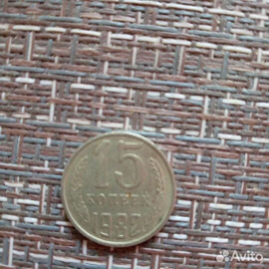 Монета в 50 центов и 25 р