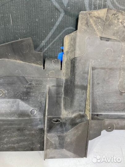 Воздуховод радиатора левый Audi Q7 4L BHK 2008