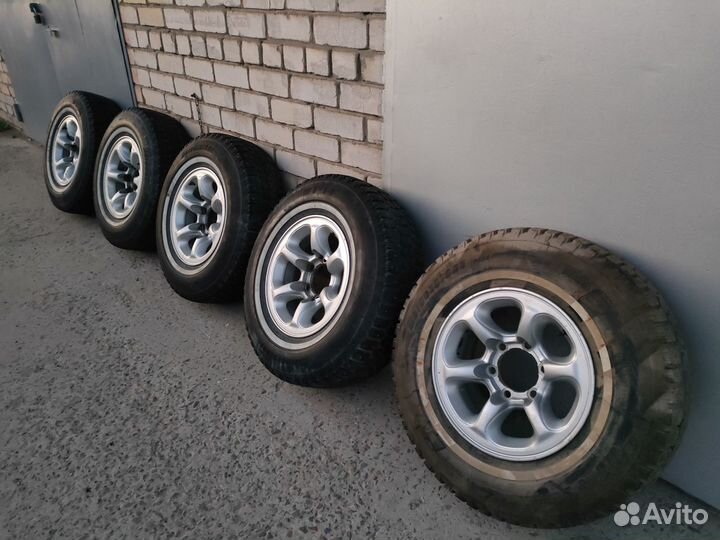 Зимние шины Bridgestone 235x70xR15