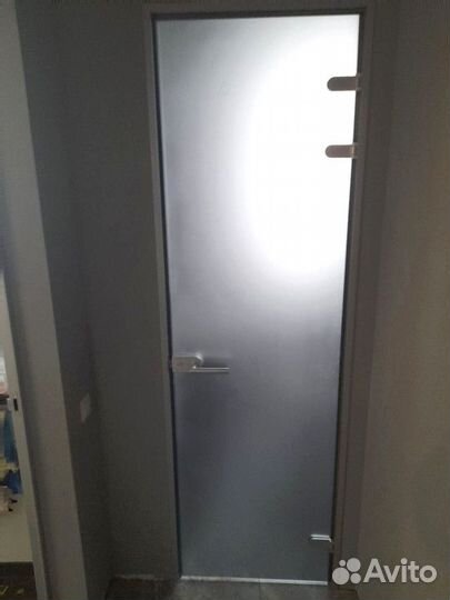 Распашные стеклянные двери