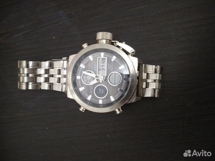 Мужские наручные часы электронные цифровые