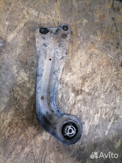 Рычаг подвески задний правый Volkswagen Jetta 5