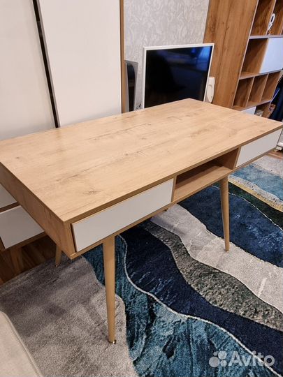 Письменный стол