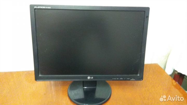 Монитор 19 дюймов LG W1942