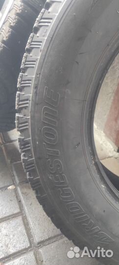 Bridgestone Blizzak Spike-01 215/65 R16