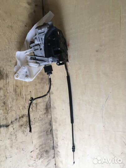 Замок двери задний правый Volkswagen Passat b6