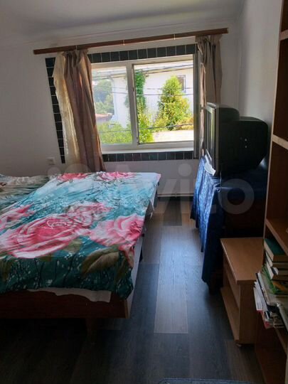 Комната 10 м² в 8-к., 1/2 эт.