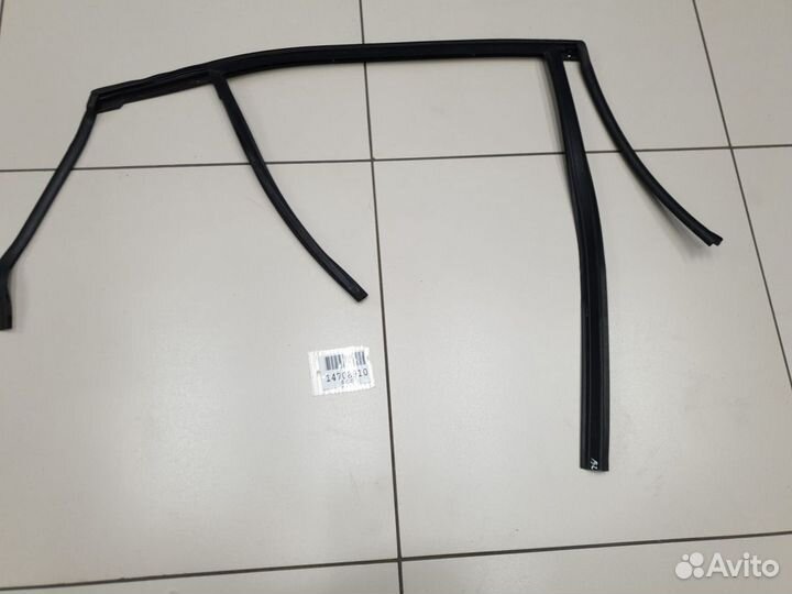 Направляющая стекла задней левой двери Volvo V60