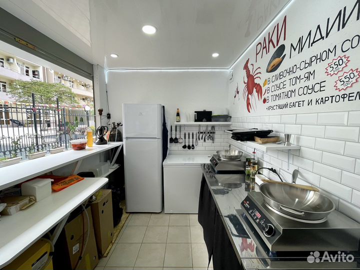 Две точки общепита (стритфуд)