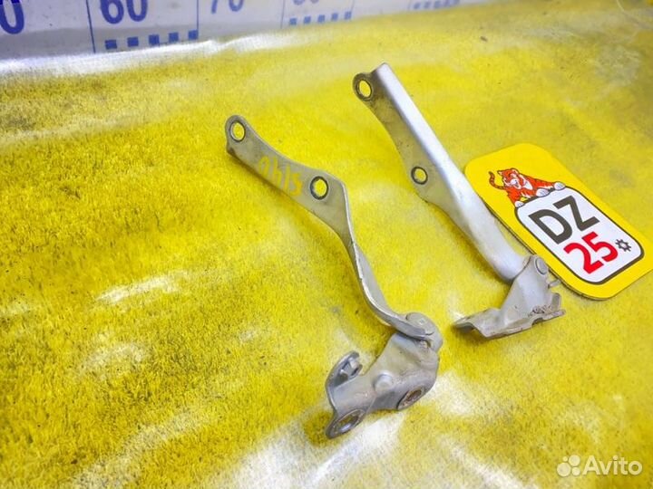 Петля капота передняя Toyota Granvia/Grand 140869