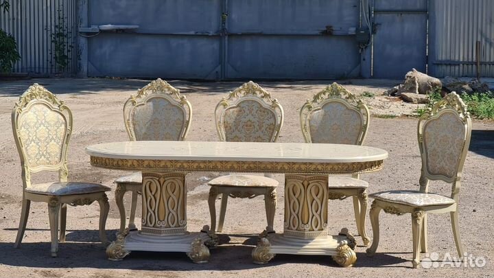 Стол и стулья