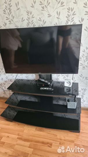 Стеклянная тумба под тв