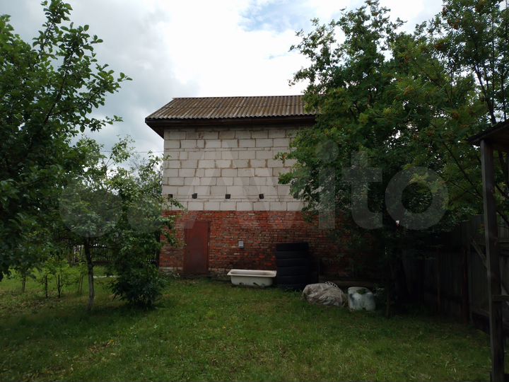 Дом 28,5 м² на участке 9,6 сот.