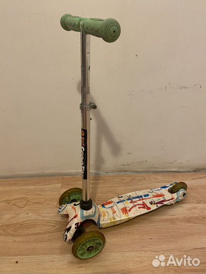 Самокат трехколесный