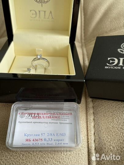 Новое кольцо с бриллиантом эпл