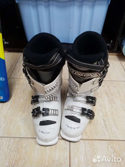 Горнолыжные ботинки и лыжи