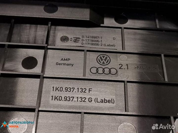 Блок реле Volkswagen Sharan 2 2011 3C0937125