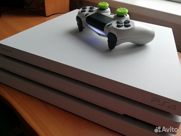PS4 PRO Glacier White (Белый ледник) CUH-7108B