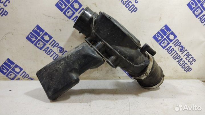 Патрубок воздушного фильтра Infiniti G35 седан 3.5