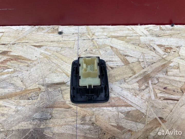 Кнопка стеклоподъемника задняя правая Renault