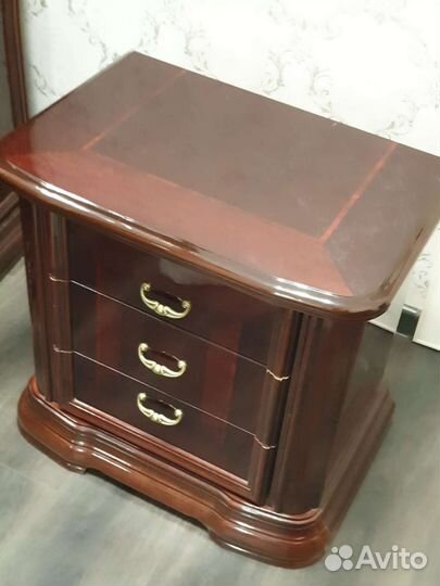 Тумба прикроватная