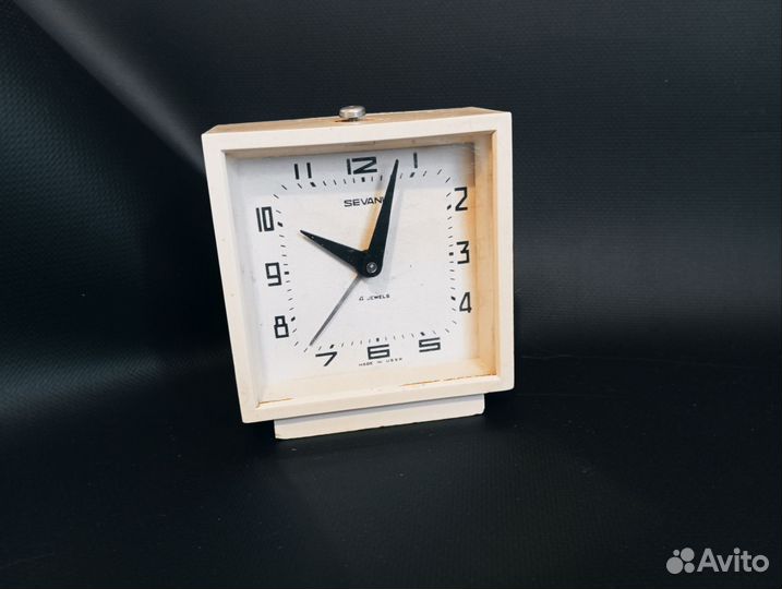 Часы настольные механические СССР