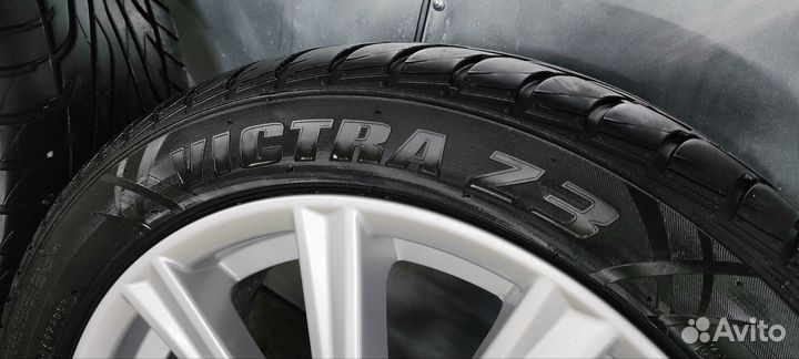 Комплект литых дисков с шиной