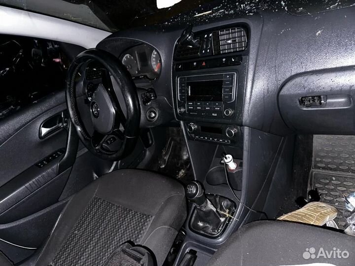 Volkswagen Polo 1.6 МТ, 2016, битый, 390 000 км