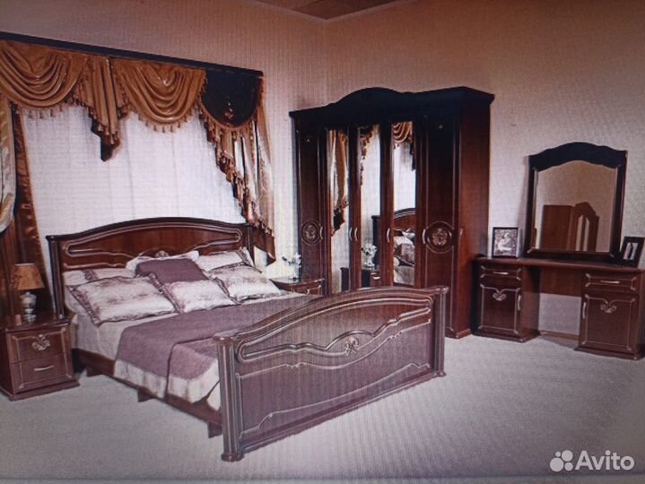 Спальный гарнитур