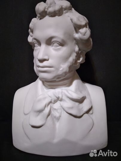 Бюст Пушкина бисквит лзфи 60 годов