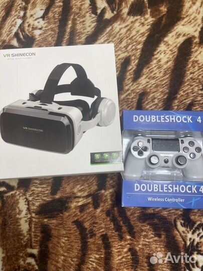 Очки виртуальной реальности с джойстиком
