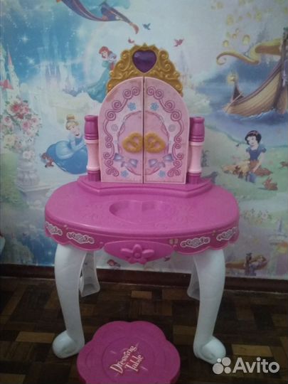 Детский туалетный столик