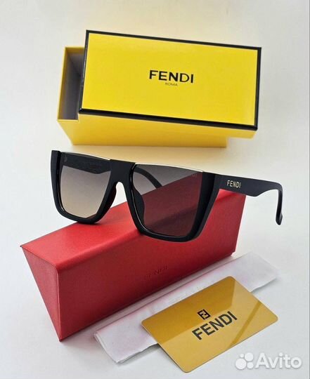 Солнцезащитные очки Fendi